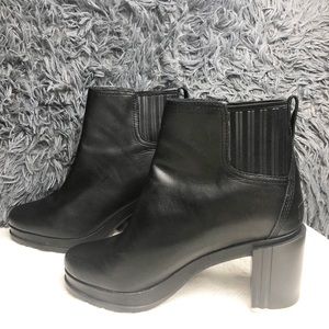Sorel Margo Chelsea Leather Ankle Boots NWOT